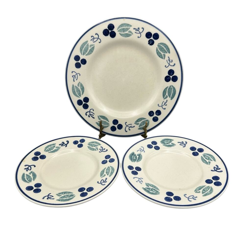 Vtg Plates in Blueberry Pattern by Pfaltzgraff, 2 B&B plates, 2 Salad Plates